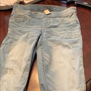 Light jeans .